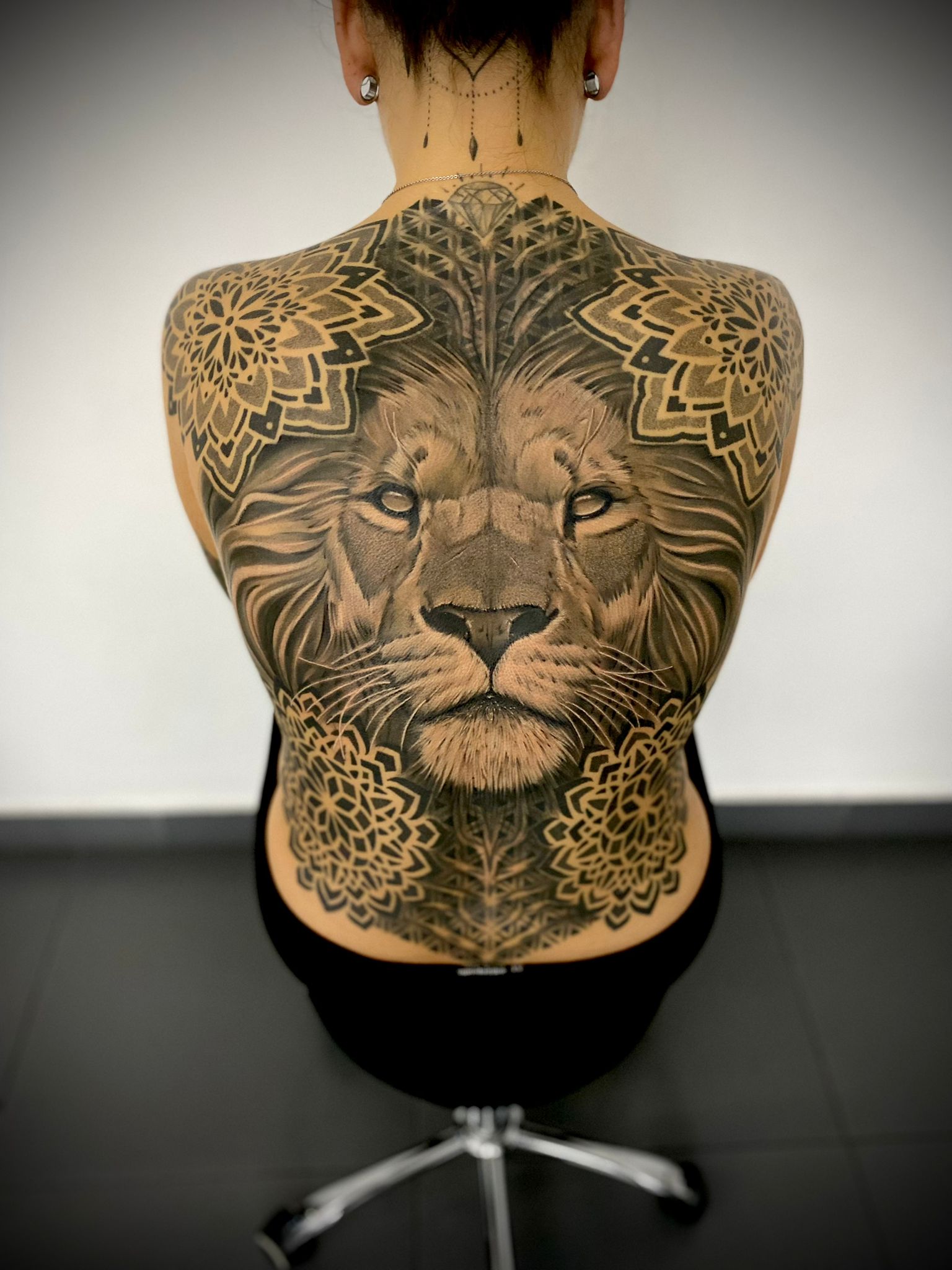Leon mandala espalda completa